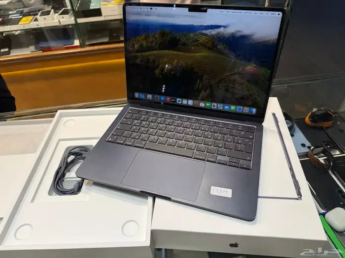 ماك بوك   آير 2024 معالج M2 بكرتونه واغراضه 256 قيقاء 15