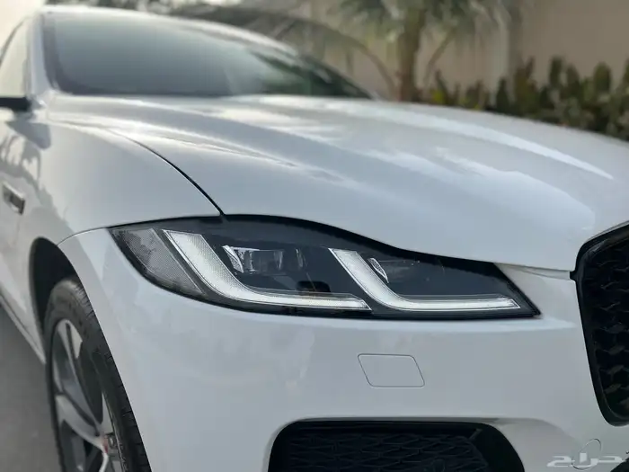 جاكوار F-Pace موديل 2023 ار داينمك فل على الضمان 7