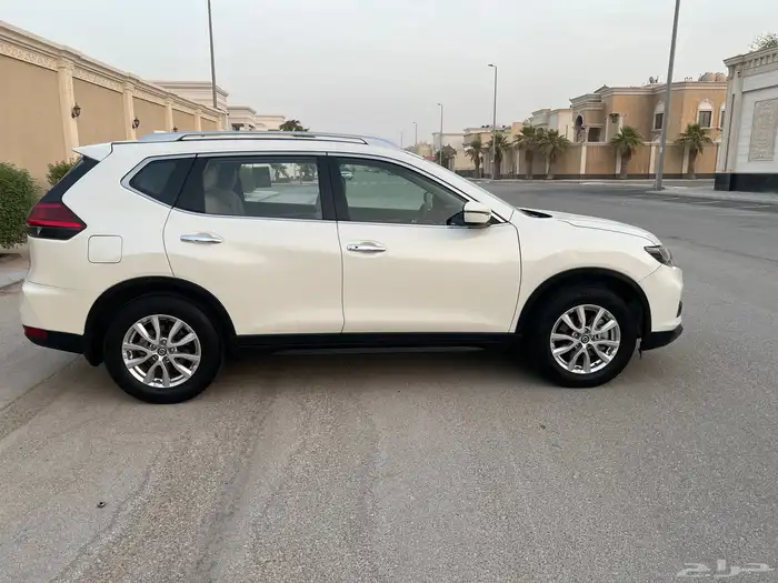 نيسان اكس تريل 7 مقاعد دبل 8
