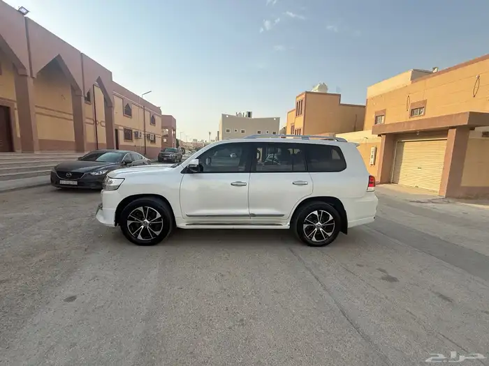 لاندكروزر GXR.3.سعودي فل كامل ( ماشي 160 الف ) 2