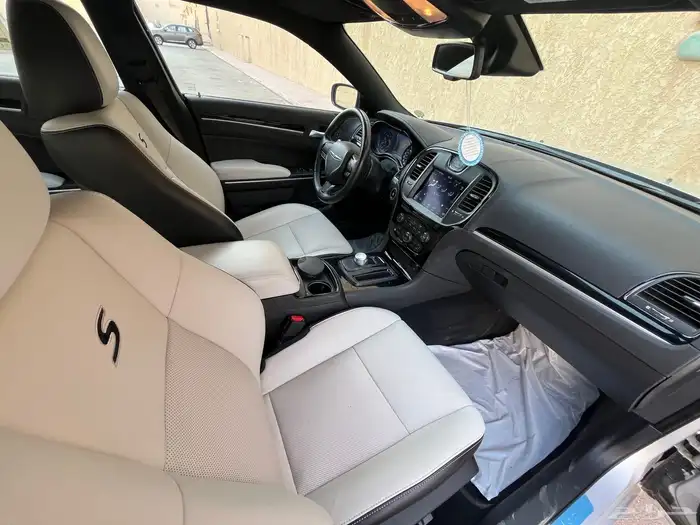كرايزلر C300S 2021 18