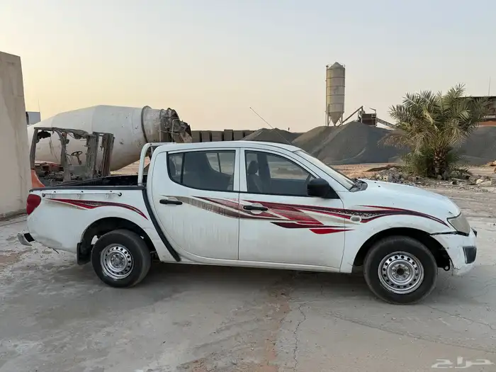 ميتسوبيشي غمارتين L200 قير عادي ( بنزين ) 2015 4