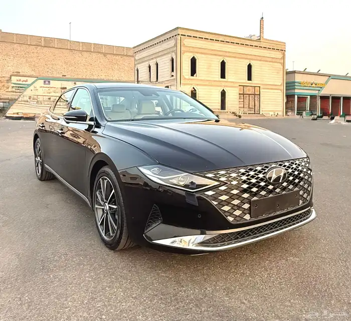 ازيرا 2022 - 4 سلندر ديجتال داخل ابيض نضيفه جدا  للبيع 7