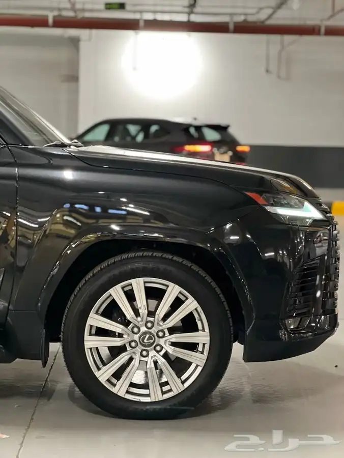 لكزس 2023 LX600 VIP بلاك ايدشن اسود سعودي اخو الوكاله 3