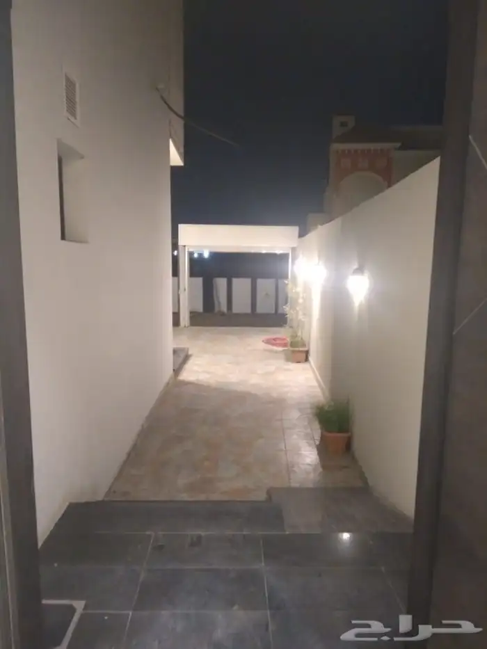 فلة للبيع حي الزمرد جده 11