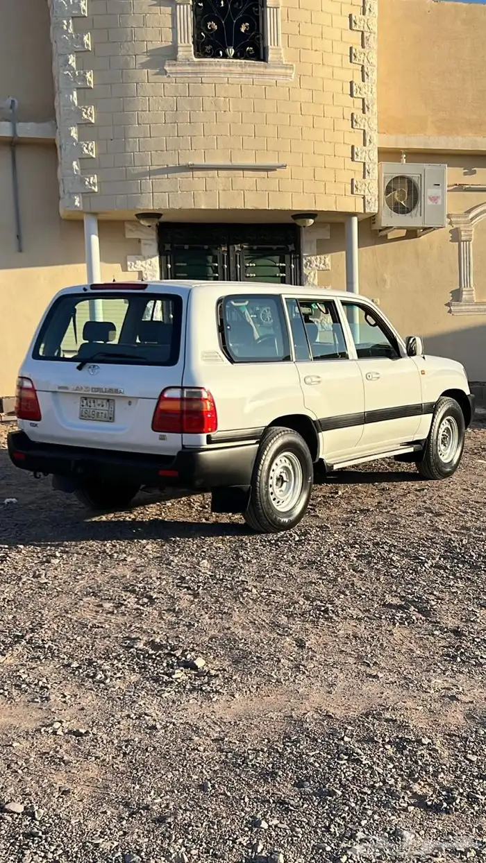 للبيع جيب صالون 2001 جي اكس 3