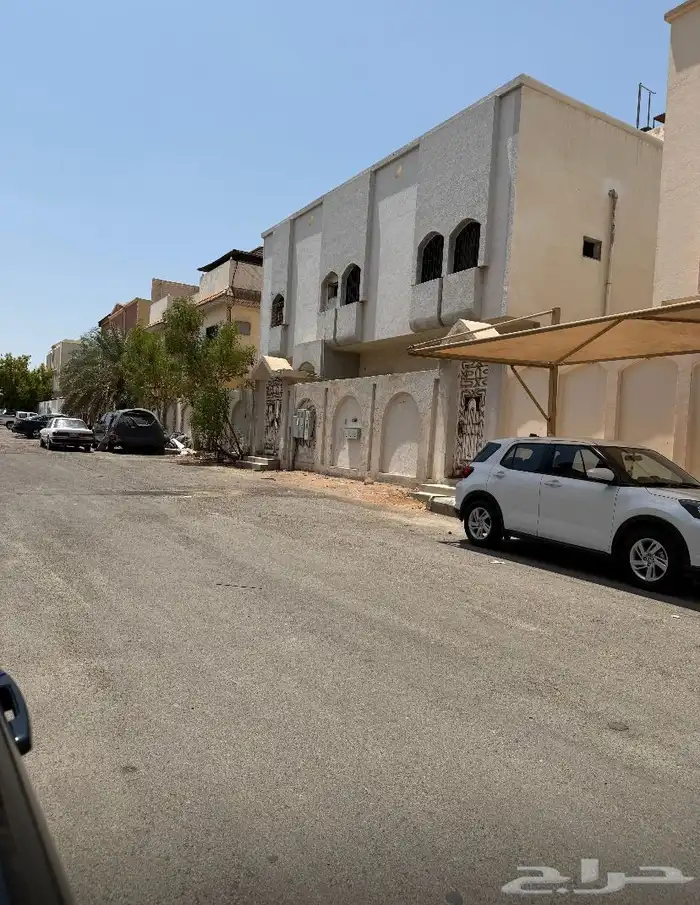 للبيع عماره دورين وملحق في حي الدعيثه 0