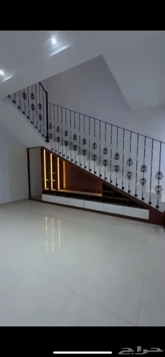 للبيع شقه دورين درج صاله مستخدمه الحزم الرياض 1