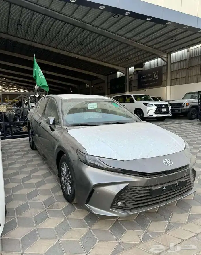 تويوتا كامري 2025 ستاندر اصفار 5