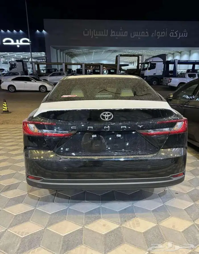 تويوتا كامري 2025 ستاندر اصفار 12