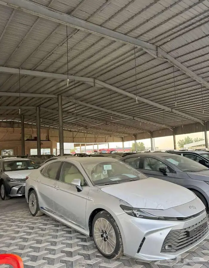 تويوتا كامري LE هايبرد 2025 اصفار 7