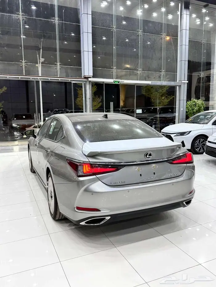 لكزس ES 350 DD بنزين سعودي 2025 3