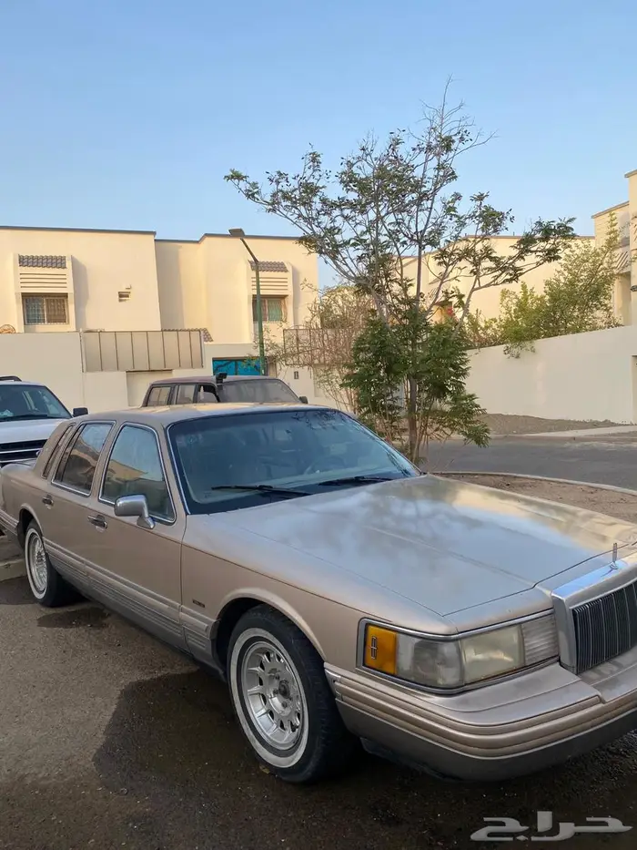 للبيع لنكولن تاون كار 1992 ينبع 0