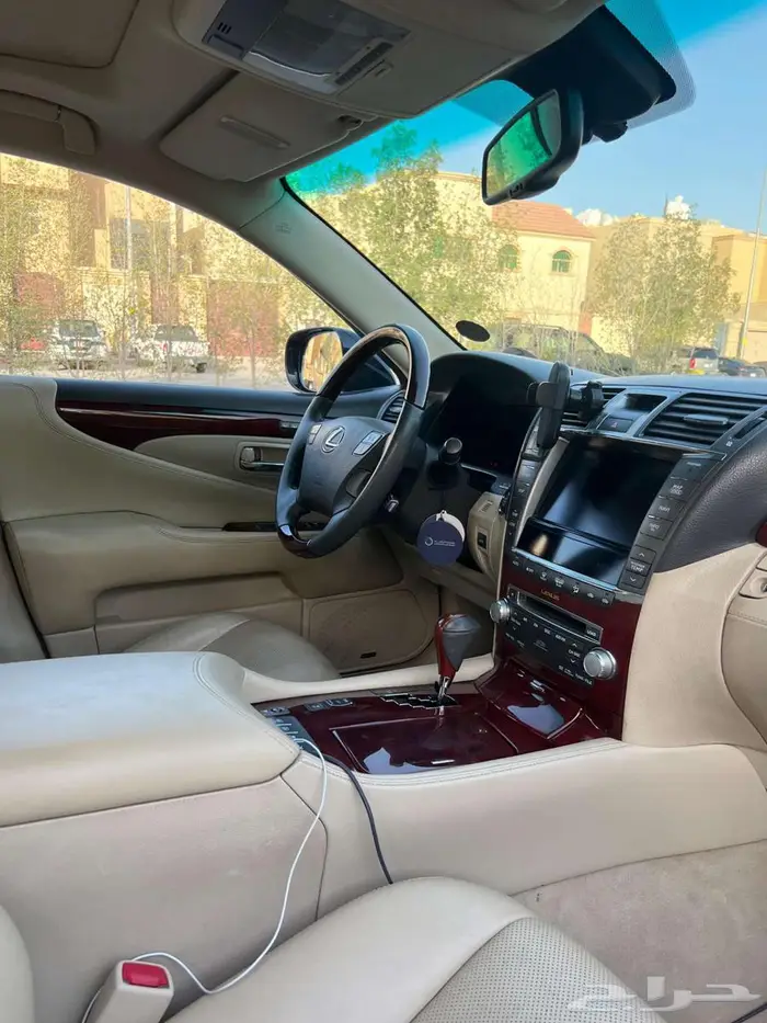 لكزس LS 460L 2011 15