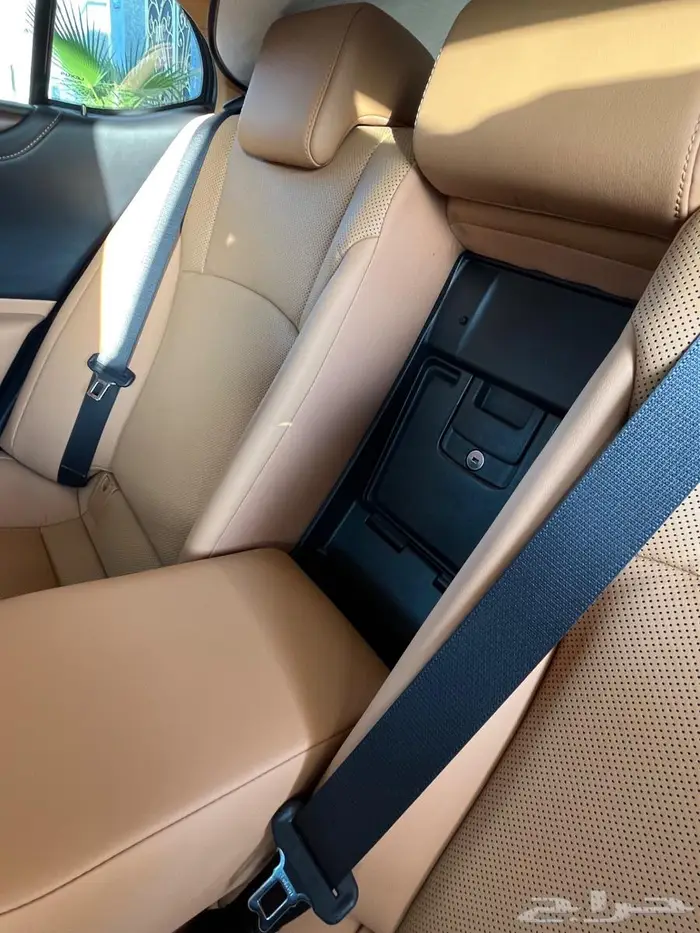 لكزس ES350 بريميوم 2022   حالة الوكالة 28