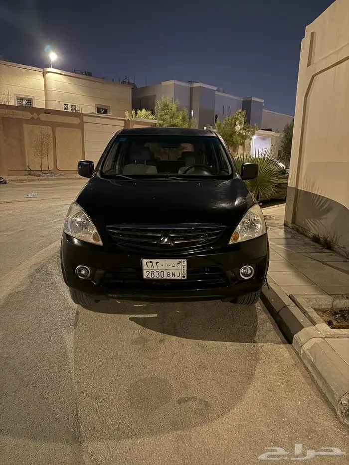 ميتسوبيشي CMC Z7 2015 عائلي ثلاث صفوف 0