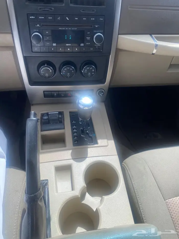 للبيع جيب شروكي ليبرتي 2012 V6 6