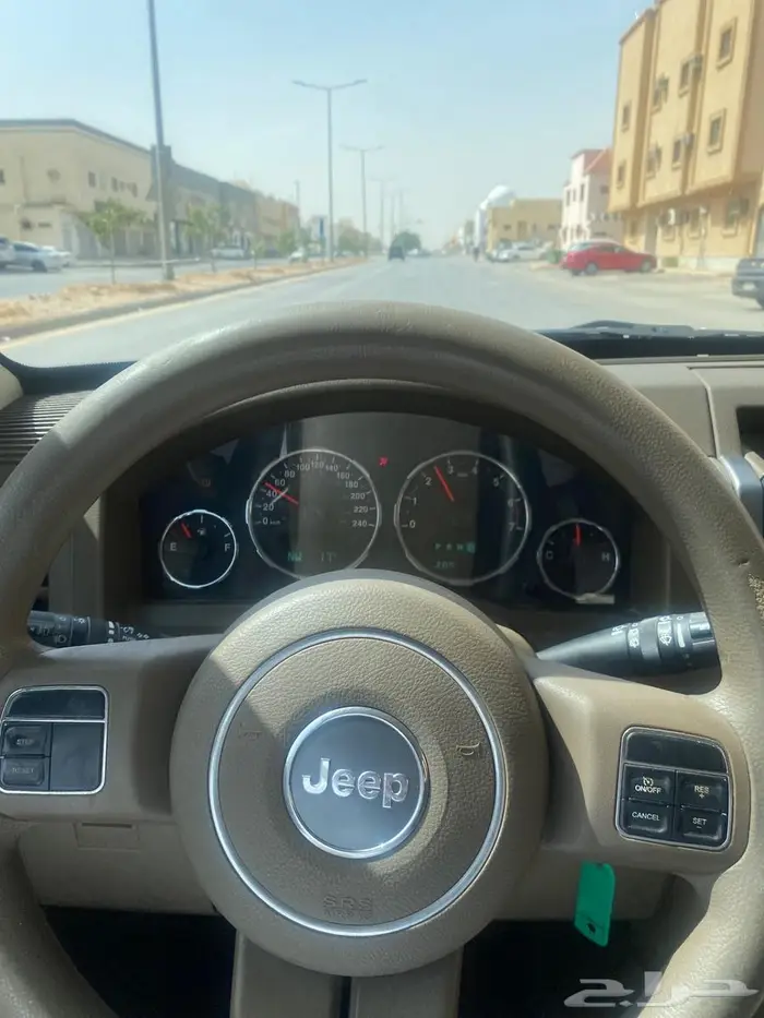 للبيع جيب شروكي ليبرتي 2012 V6 10