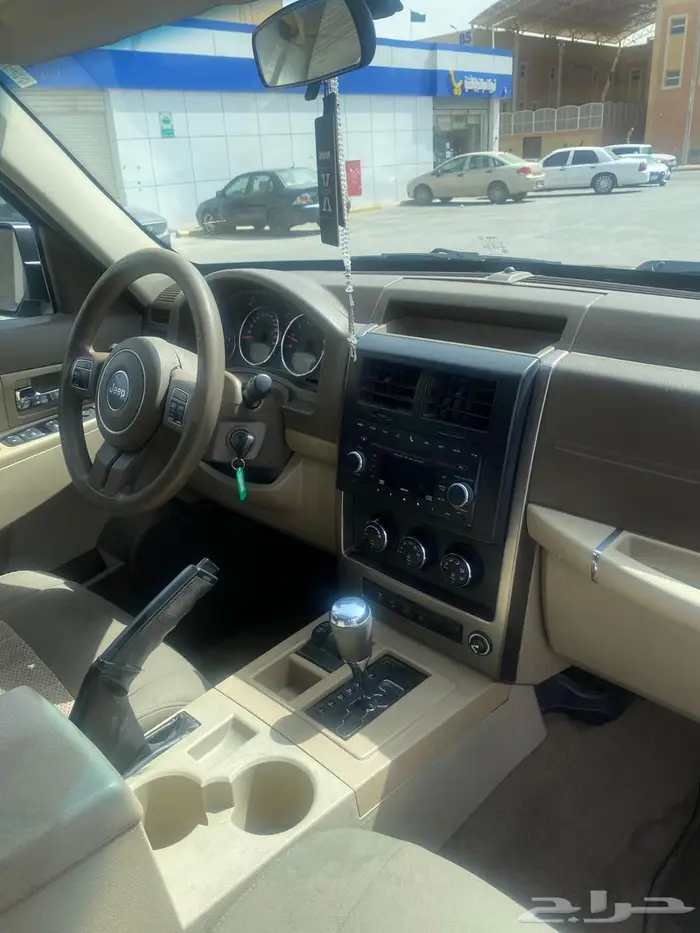 للبيع جيب شروكي ليبرتي 2012 V6 13