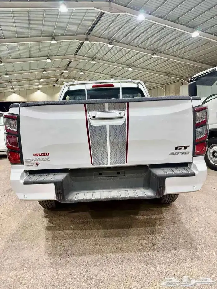 ايسوزو ( دينات   وانيتات  شاحنات   GT   MUX 11