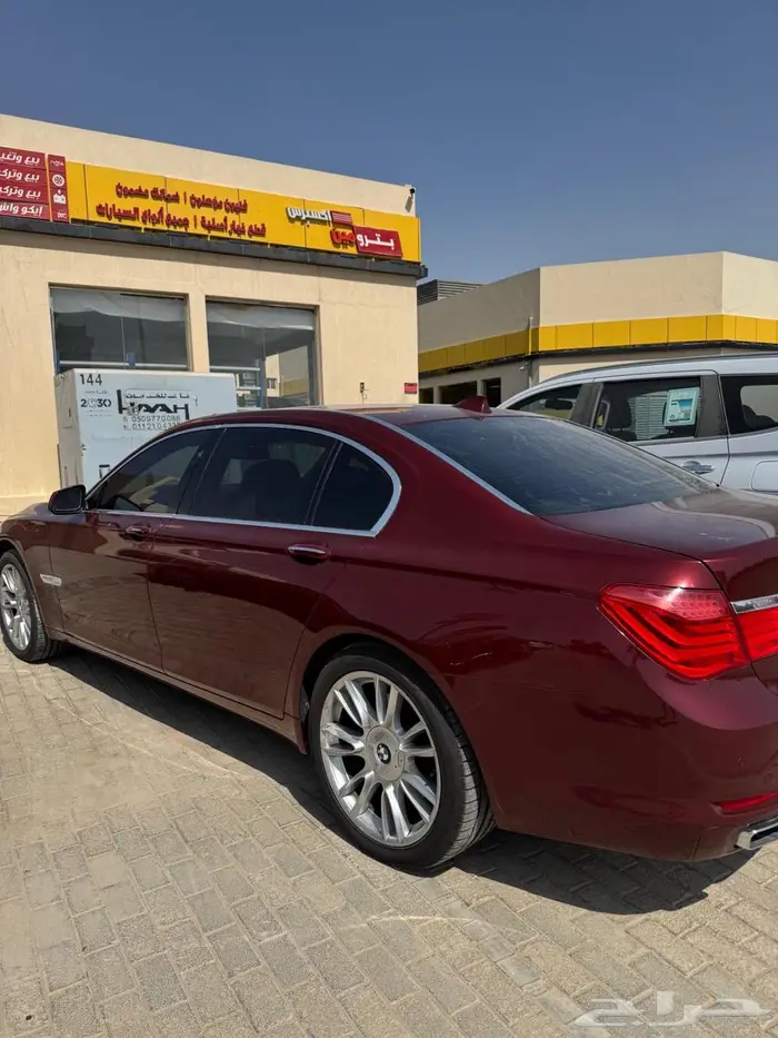بي ام 740 2010 ممشى قليل 3