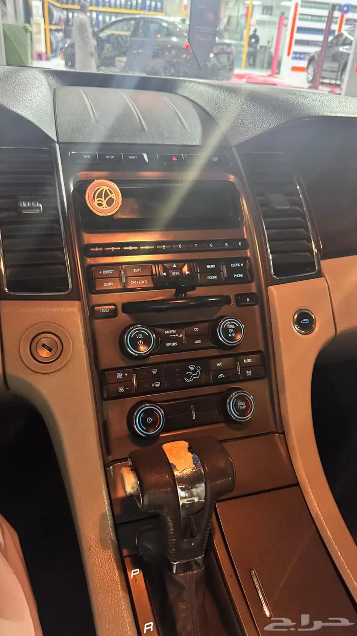 Ford Taurus 2011 10