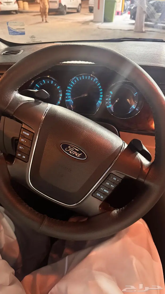 Ford Taurus 2011 8