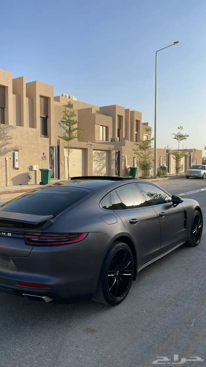 بورش باناميرا V6 2017 1