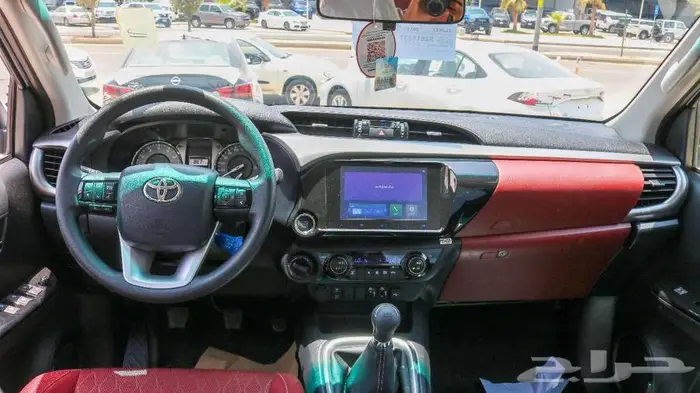 تويوتا هايلوكس فل كامل بنزين قير عادي 2025 4