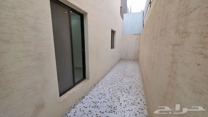 دور ارضي للايجار في طويق 2