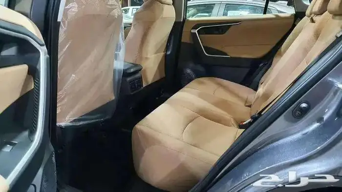تويوتا راف فور LE بنزين دفع رباعي 2025 10