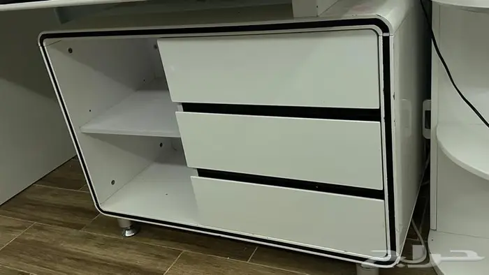مكتبه لون ابيض 1