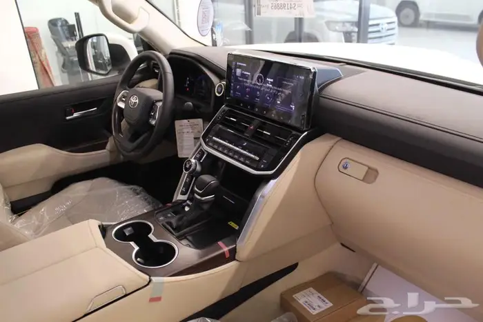 لاندكروزر GXR L4 بنزين 2025 11