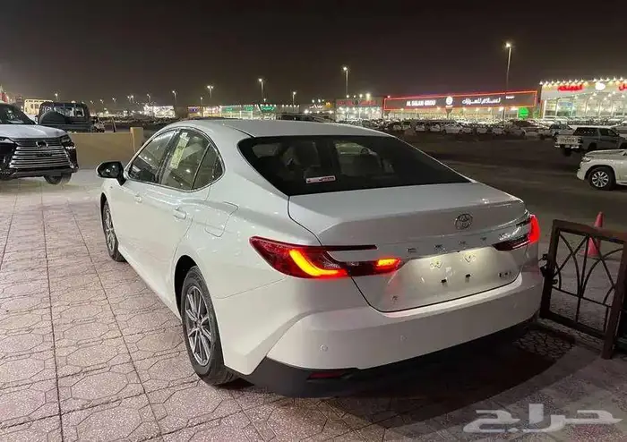 تويوتا كامري 2025 ستاندر اصفار 3