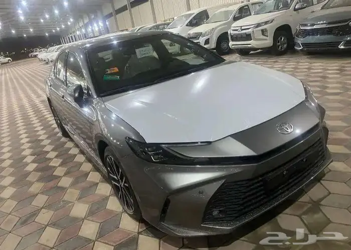تويوتا كامري LE هايبرد 2025 اصفار 10