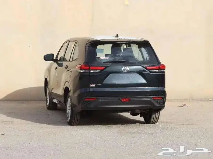 اينوفا GL بنزين اسود 2024 12