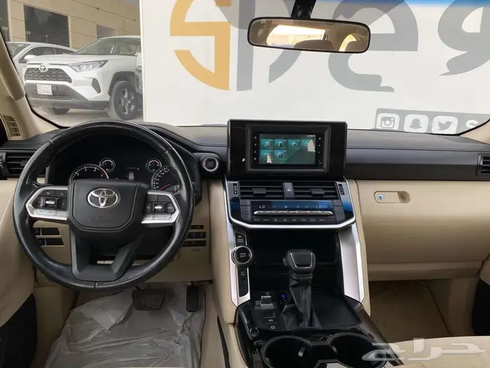 تويوتا لاندكروزر GXR 2022 ديزل 13