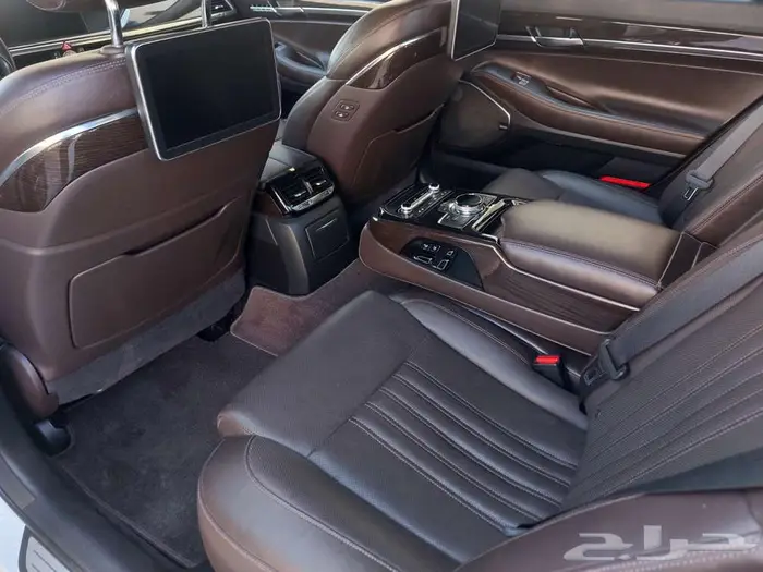 جينسيس G90 2017 رويال V6 نظيفة وكالة 21