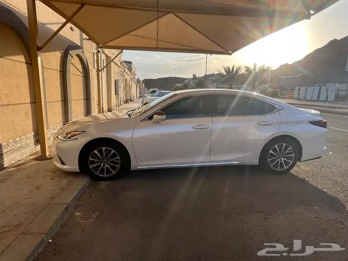 لكزس ES350 بريميوم 2022   حالة الوكالة 42