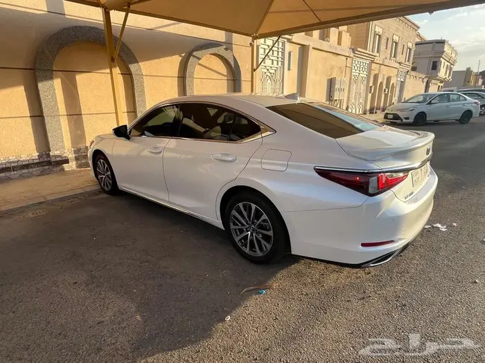 لكزس ES350 بريميوم 2022   حالة الوكالة 72