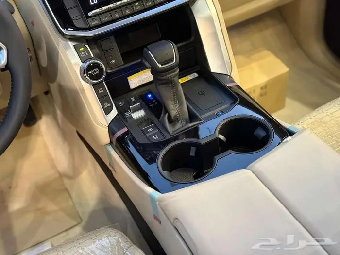 لاندكروزر GXR L3 بنزين 2025 الأيقونة الأقوى على الطرق الوعرة 13