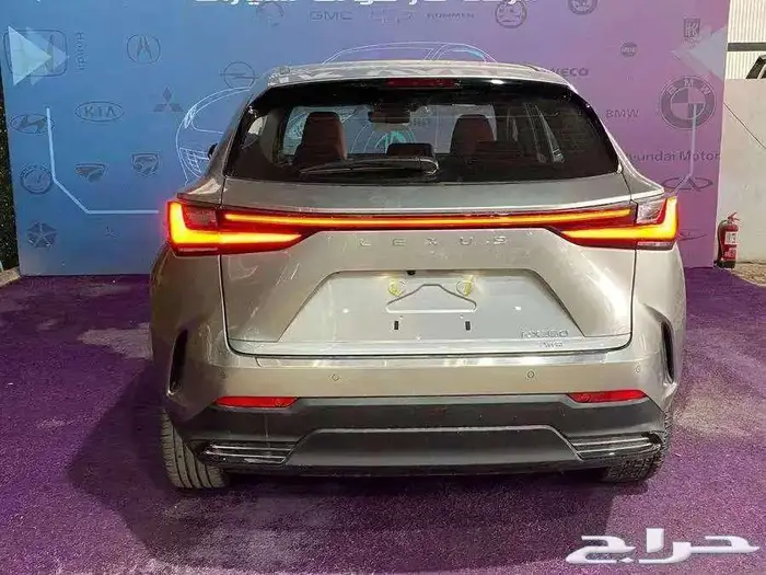 لكزس - NX350 - 2025 - AA - بنزين - داخلي احمر و جملي 2