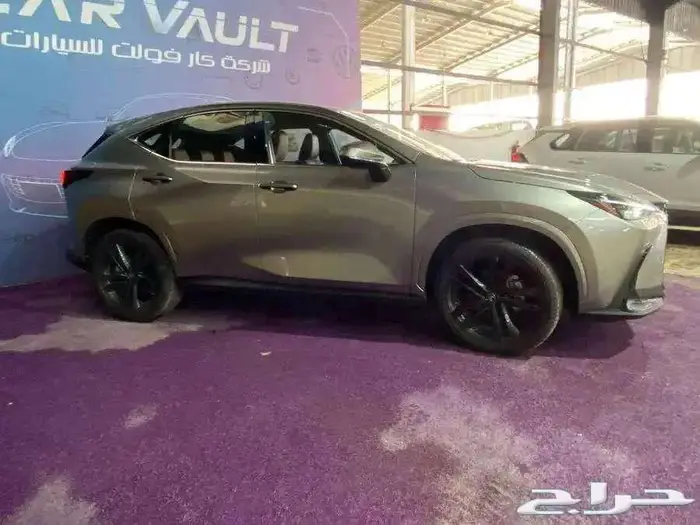 لكزس - NX350 - 2025 - AA - بنزين - داخلي احمر و جملي 1