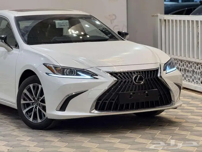 لكزس ES250 AA سعودي 2025 -قيادة لا مثيل لها 3