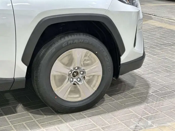 تويوتا راف فور LE 4X4 ستاندر بنزين 2025 11