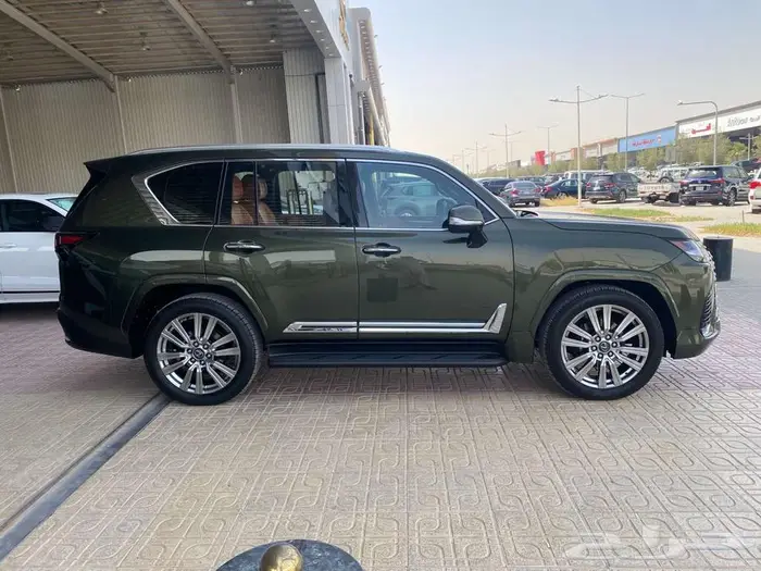 لكزس LX600 VIP 2024 زيتي سعودي 4