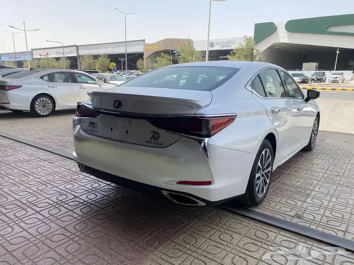 لكزس - ES350 CA - - 2025 الساير كويتي جميع الالوان 13