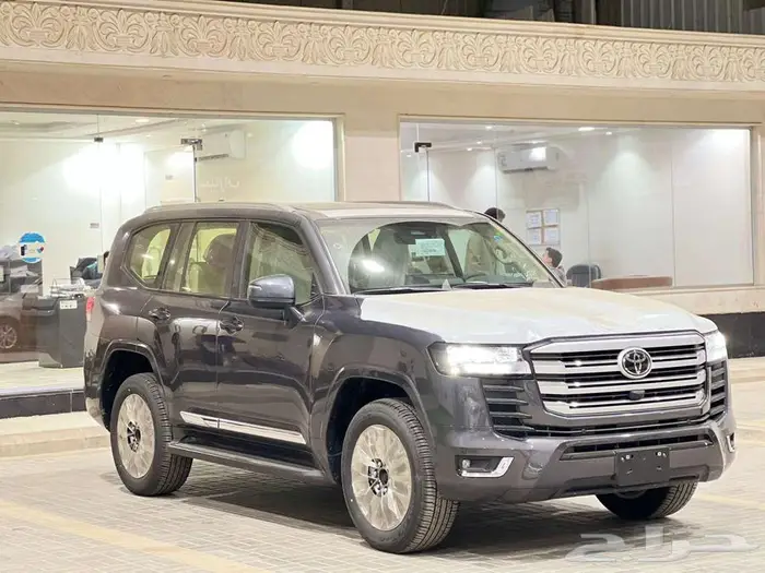تويوتا لاندكروزر ( GXR 4 ) بنزين موديل 2025 32