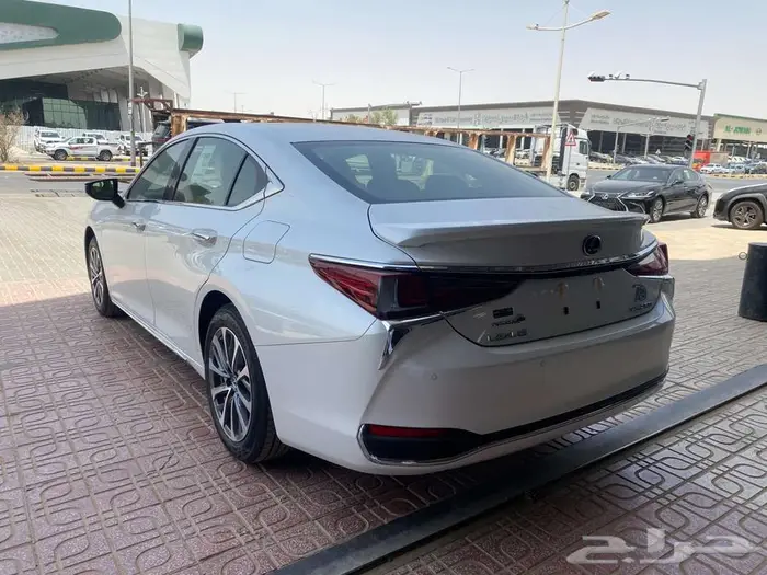 لكزس ES250 2025 استاندر الساير كويتي 6