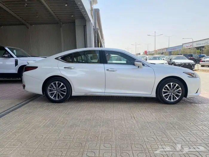 لكزس ES250 2025 استاندر الساير كويتي 4